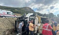 Tokat’ta hafriyat kamyonları çarpıştı, 1 sürücü ağır yaralandı