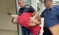 Tramvayda genç kadının fotoğraflarını çeken şahsa meydan dayağı