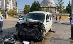 Vakaya giden sivil ekip aracı ile otomobil çarpıştı: 2’si polis 3 yaralı