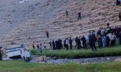 Van’da kamyonet uçuruma yuvarlandı: 6 yaralı