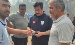 Yenişehir Belediye Başkanı Özel, yangından etkilenen kaplumbağaya suyla müdahale etti