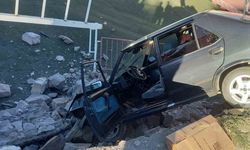 Yozgat’ta kontrolden çıkan otomobil okulun bahçesine uçtu