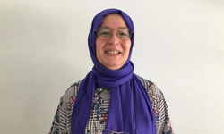 Diyanet’in o hutbesine yanıt: Ünlü yazar başörtüsünü çıkaracağını ilan etti