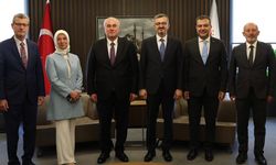 İletişim Başkanı Duran, Kamu Başdenetçisi Akarca ile bir araya geldi