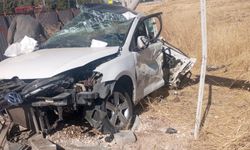 Belediye otobüsü ile otomobil çarpıştı
