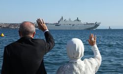 Cumhurbaşkanı Erdoğan, Mavi Vatan'ın koruyucularını İstanbul Boğazı'nda selamladı