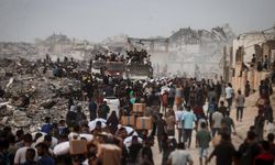 Gazze'de gıdaya ulaşmaya çalışırken 100'den fazla kişi hayatını kaybetti