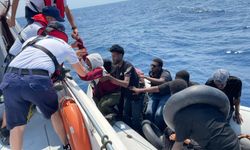 İzmir'de 13 düzensiz göçmen kurtarıldı, 15 düzensiz göçmen yakalandı