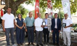 Bursa'da çevre temizliğine katkı sunan gönüllülere plaket
