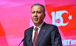 Bakan Yerlikaya: "Balıkesir'de depremde yıkılan binadaki 2 vatandaş kurtarıldı"