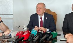 Ümit Özdağ'dan Cumhur Reyonu tepkisi: Sanki marketin diğer reyonlarını Trump yönetiyor