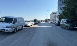 Bursa'da yol otopark gibi kullanılıyor! Vatandaşlar isyanda