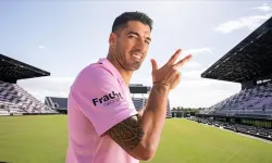 Luis Suarez tükürme olayı nedeniyle 3 lig maçından men edildi