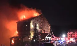 https://www.hurriyet.com.tr/gundem/live-boludaki-otel-yangininda-can-kaybi-79-12nci-kattan-atlama-kararini-babasiyla-kon
