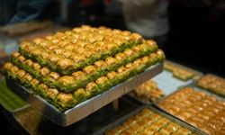 Bursa'da da şubeleri olan ünlü baklavacıda skandal! Vatandaşa boya yedirmiş