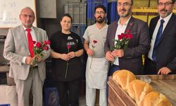 Bursa'da kandil için gül dağıtıldı