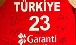 Çağan için milli formasını bağışladı