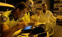0.03 promil fazla çıkınca ehliyeti alındı, polise itiraz edip gazeteciye tepki gösterdi