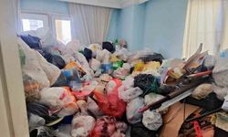 Adana’da apartman dairesinden iki kamyon çöp çıktı