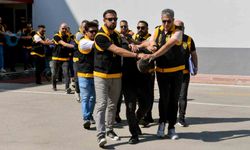 Adana’da haraç isteyen çeteye operasyon: 12 silah ile 54 bin hap ele geçirildi