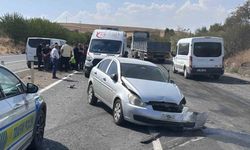 Adıyaman’da U dönüşü yapmak isteyen otomobile araçlar çarptı: 3 yaralı