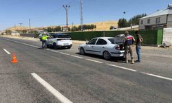 Ağrı’da jandarmadan huzur uygulaması: 3 şahıs ve 7 düzensiz göçmen yakalandı