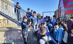 Ağrı’da polis ekipleri okul çevrelerinde denetimlerini sürdürüyor