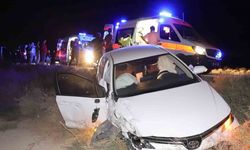 Aksaray’da otomobil, hafif ticari araca çarptı: 4 yaralı