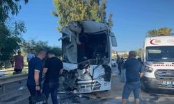 Alanya’da midibüslerin çarpıştığı kazada 15 yaralıdan 2’sinin durumu ciddiyetini koruyor
