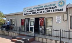 Alaşehir’de evinin bahçesinde ağaç kesmeye çalışan adam feci şekilde can verdi