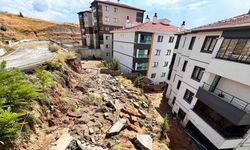 Ankara’da yağmur sonrası istinat duvarı yıkıldı