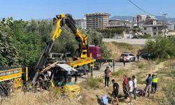 Antalya’da devrilen forkliftin altında kalan sürücü hayatını kaybetti