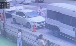 Arnavutköy’de yol verme tartışması kazayla sonlandı: Otomobil motosikletliye çarptı