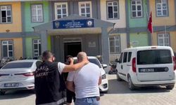 Arsuz’da hapis cezası ile aranan 2 şahıs yakandı