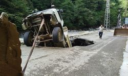 Artvin’de yol onarım sırasında kamyon göçüğe düştü: 1 yaralı