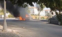 Avcılar’da park halindeki otomobil alev topuna döndü