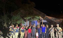 Ayılar nedeniyle mahsur kalan 6 kişilik aile kurtarıldı