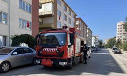 Balkonda alevlenen piknik tüpü sebebiyle yangın çıktı