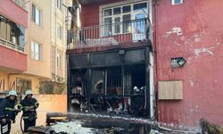 Balkonda çıkan yangın eşyaları küle çevirdi