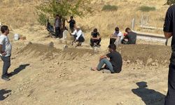Batman’da saldırıda yaşamını yitiren aile, yoğun güvenlik önlemleri altında toprağa verildi