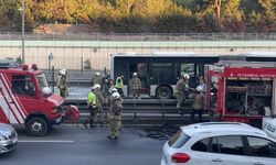 Bayrampaşa-Maltepe Metrobüs Durağı’nda korkutan yangın