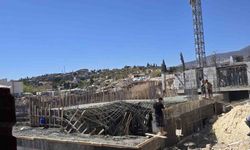 Beton dökümü esnasında tabla çöktü: 2 işçi yaralandı