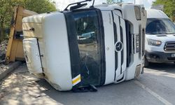 Beykoz’da hafriyat kamyonu devrildi: 1 yaralı
