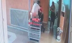 Bina görevlisini eşinin yanında defalarca bıçaklamış