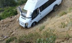Bingöl’de kontrolden çıkan minibüs şarampole girdi: 7 yaralı
