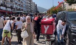 Bursa’da yolun karşısına geçen 2 kadına motosiklet çarptı