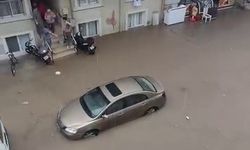 Bursa’yı sağanak vurdu, cadde ve sokaklar sular altında kaldı