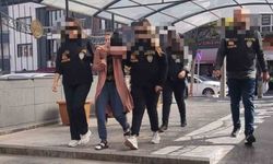 Çaldıkları 2 milyon lira değerindeki ziynet eşyasını kirli bebek bezinin içine sakladılar