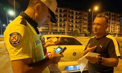 Cezaevinden izinli çıkıp alkollü halde çocuklarıyla trafiğe çıktı, yakalanınca polise beddua yağdırdı