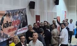 CHP kongresinde kavga: Tekme ve tokatlar havada uçuştu